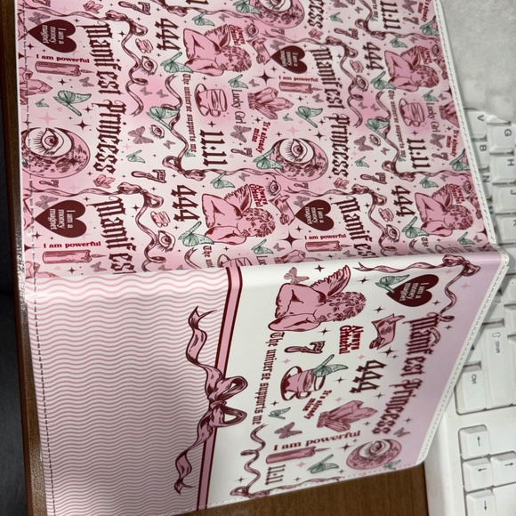 Manifesting journal - Picture 3 of 3